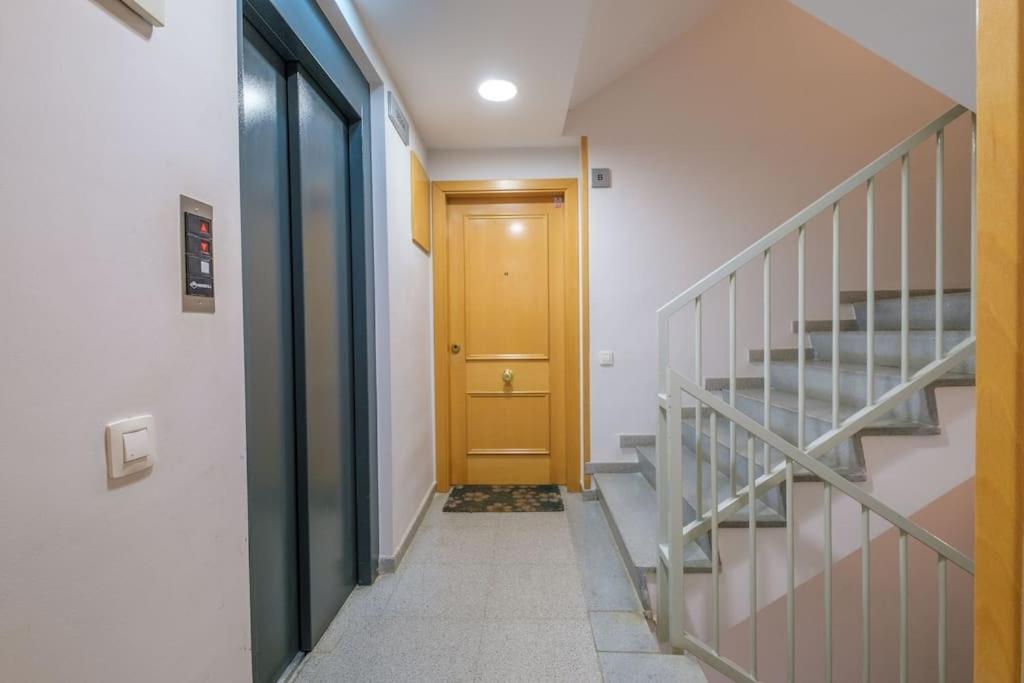 Apartamento En Complejo Residencial, Con Piscina. Салоу Екстериор снимка