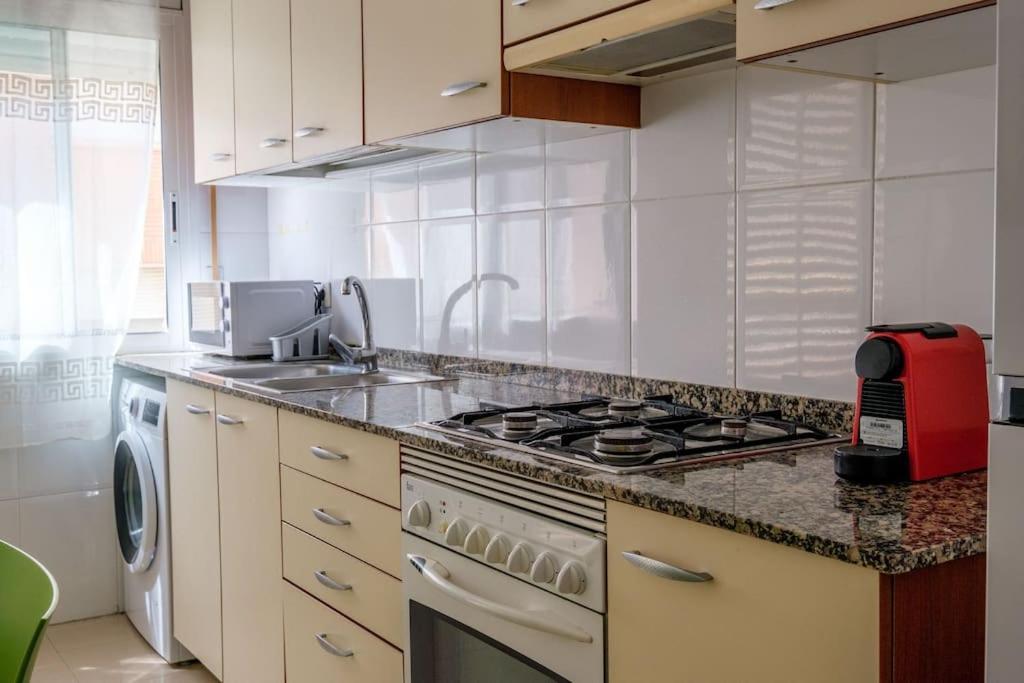 Apartamento En Complejo Residencial, Con Piscina. Салоу Екстериор снимка