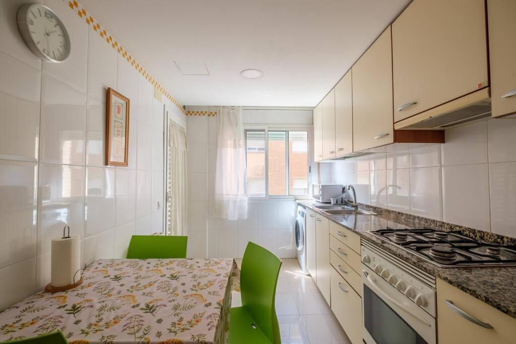 Apartamento En Complejo Residencial, Con Piscina. Салоу Екстериор снимка