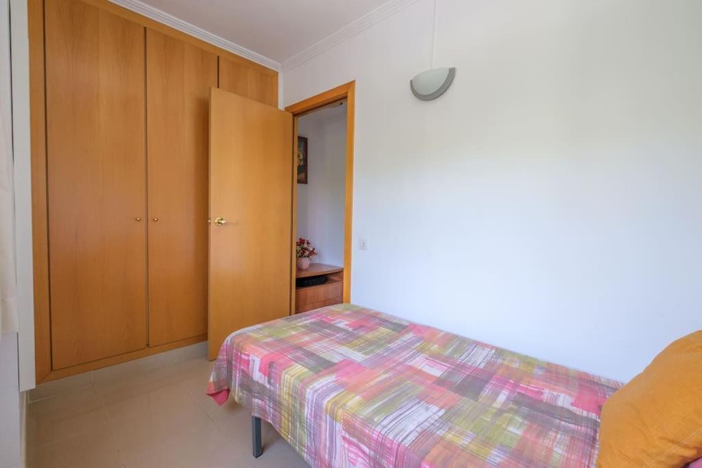 Apartamento En Complejo Residencial, Con Piscina. Салоу Екстериор снимка