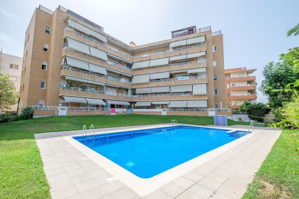 Apartamento En Complejo Residencial, Con Piscina. Салоу Екстериор снимка