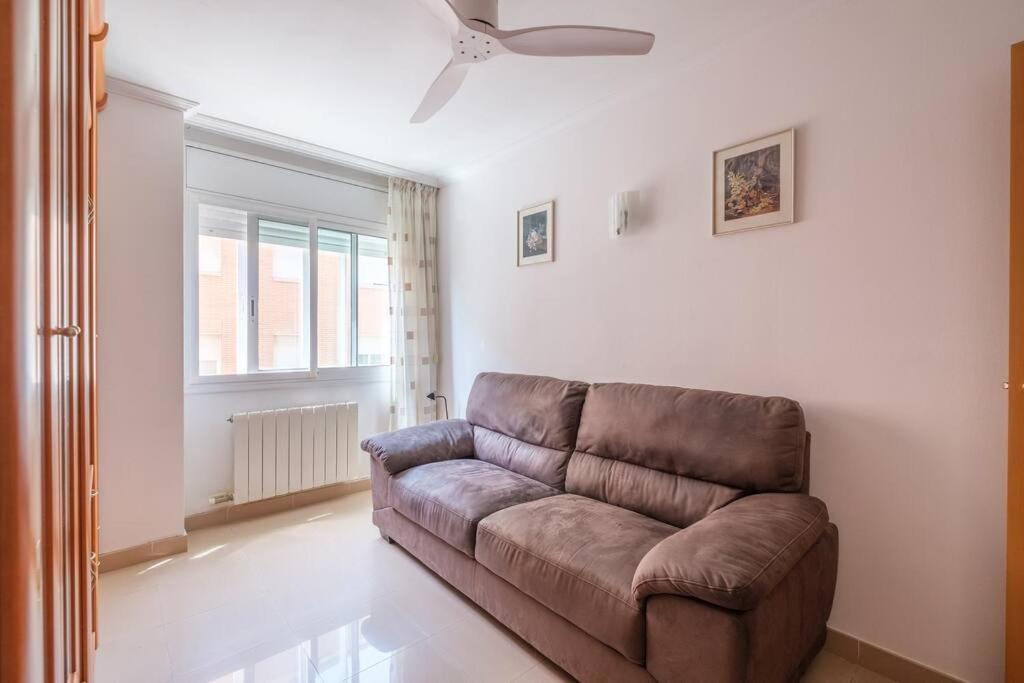 Apartamento En Complejo Residencial, Con Piscina. Салоу Екстериор снимка