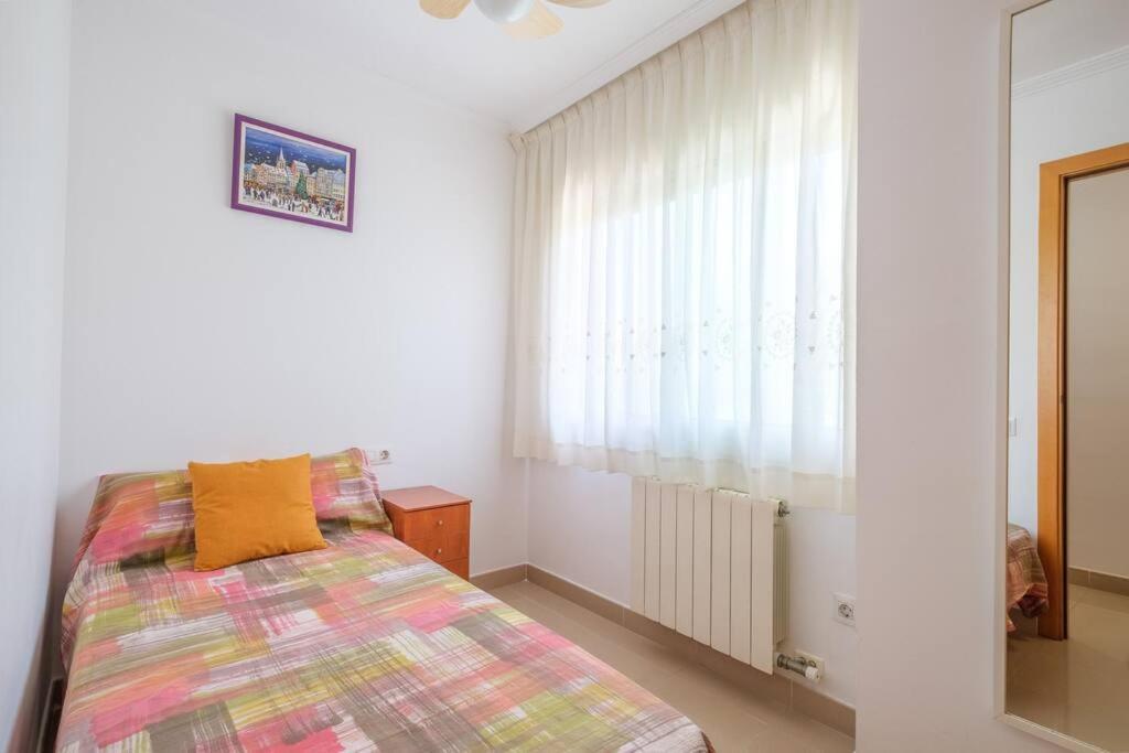 Apartamento En Complejo Residencial, Con Piscina. Салоу Екстериор снимка