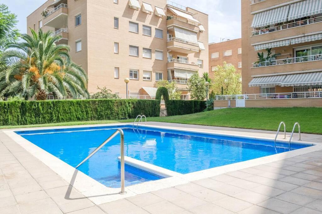 Apartamento En Complejo Residencial, Con Piscina. Салоу Екстериор снимка