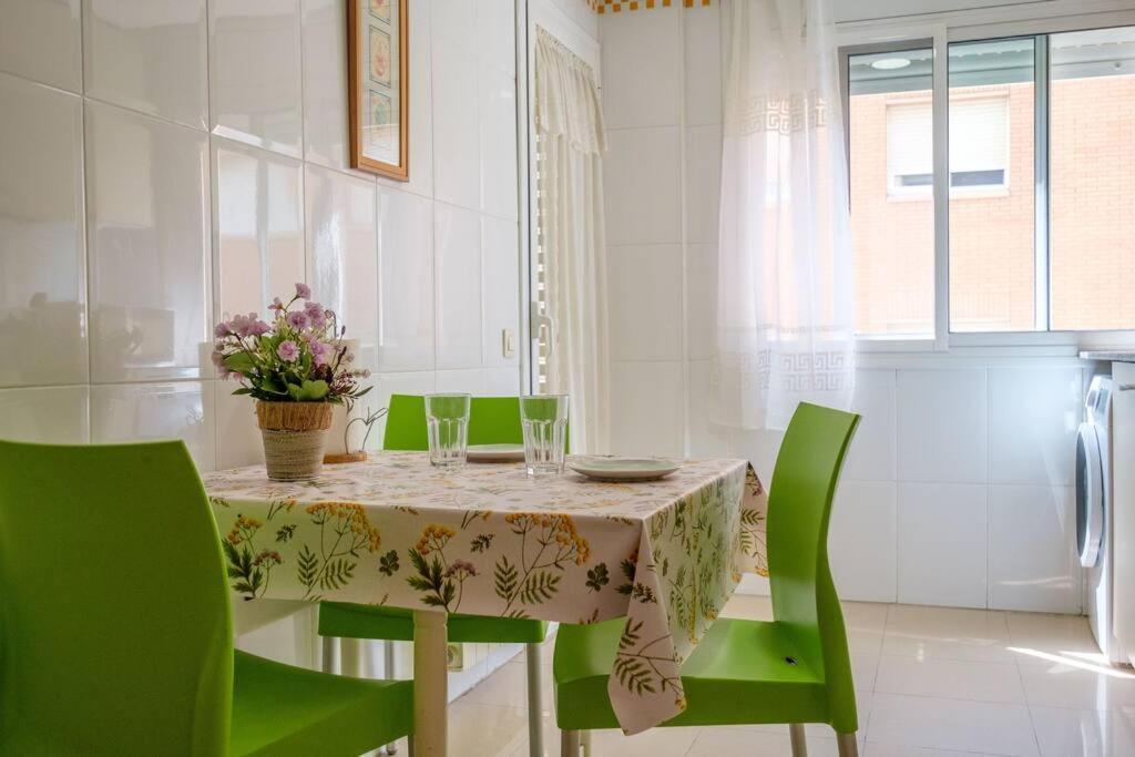 Apartamento En Complejo Residencial, Con Piscina. Салоу Екстериор снимка