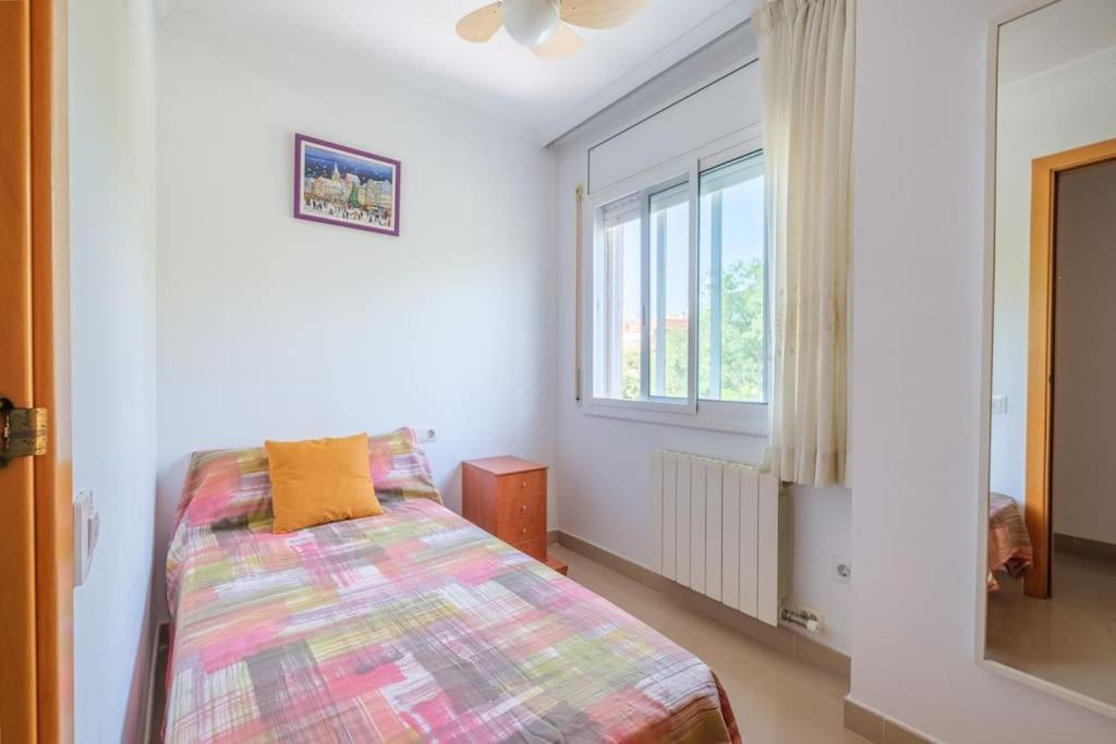 Apartamento En Complejo Residencial, Con Piscina. Салоу Екстериор снимка